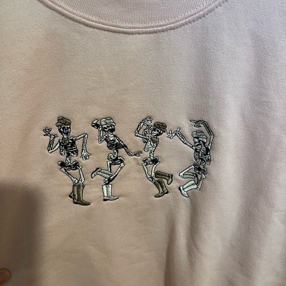 Gildan light pink Skelton Sweatshirt - Picture 3 of 4